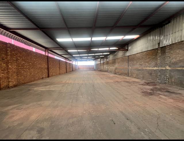 689M² WAREHOUSE TO LET IN ROODEKOP